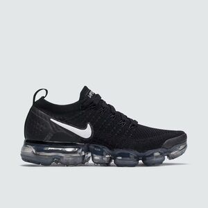 Nike Vapormax Flyknit 2 Women’s Black and White Athletic Shoes